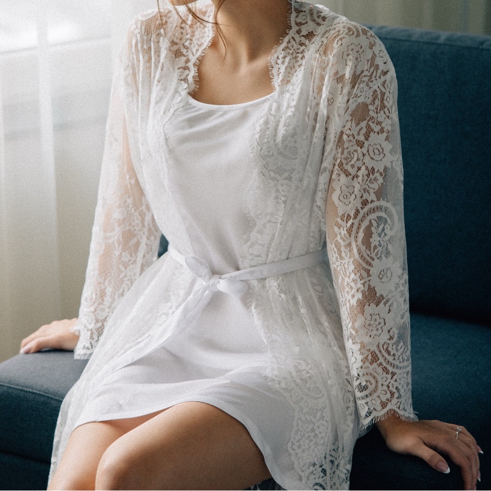 Elegant White Lace Robe